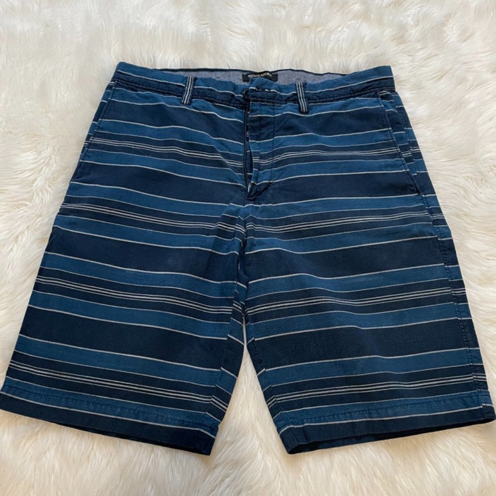 Banana Republic Factory Men's Flat front chino shorts 32 waist blue striped